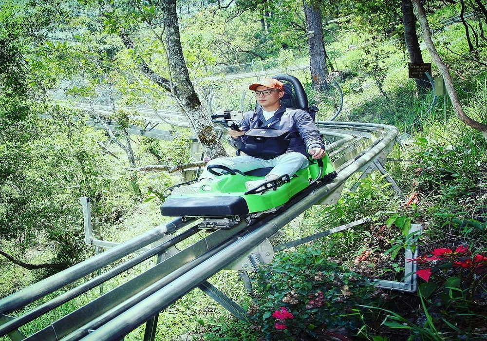 Đi máng trượt Alpine Coaster